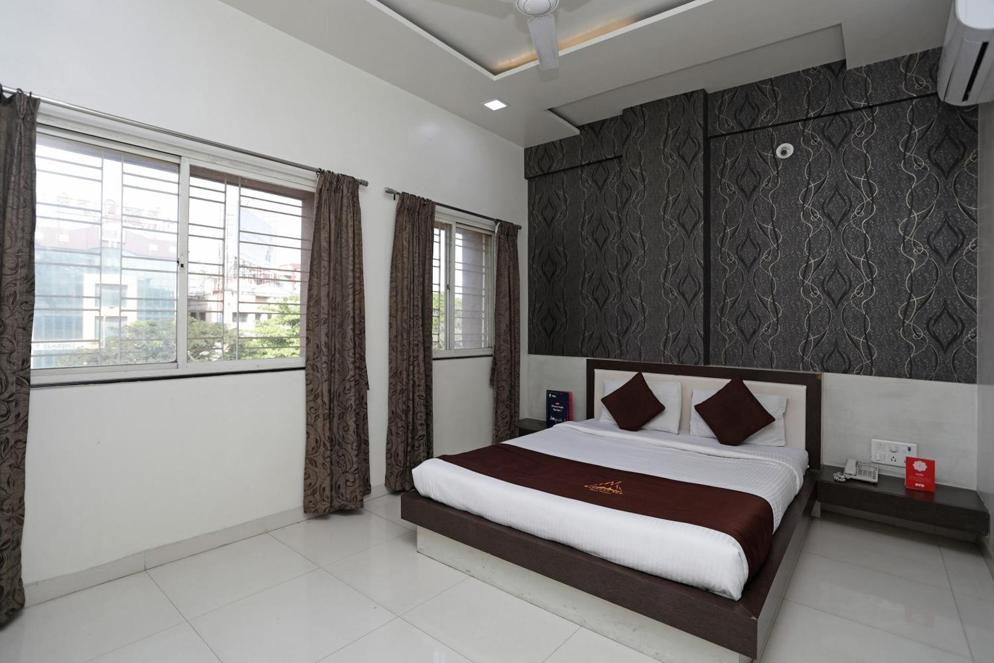 Everest Inn Hotel Pune Eksteriør bilde