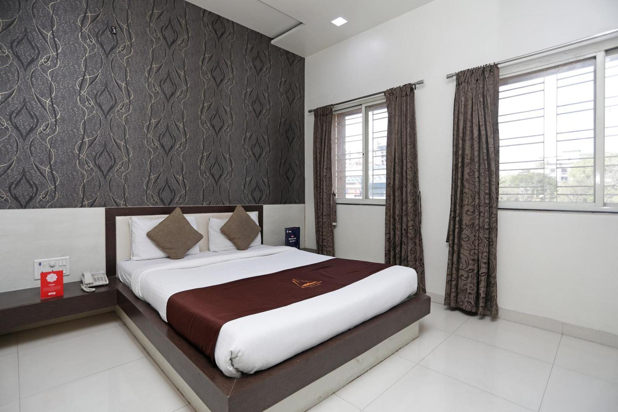 Everest Inn Hotel Pune Eksteriør bilde