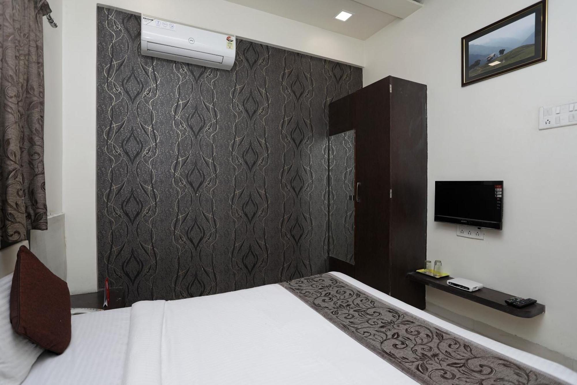 Everest Inn Hotel Pune Eksteriør bilde